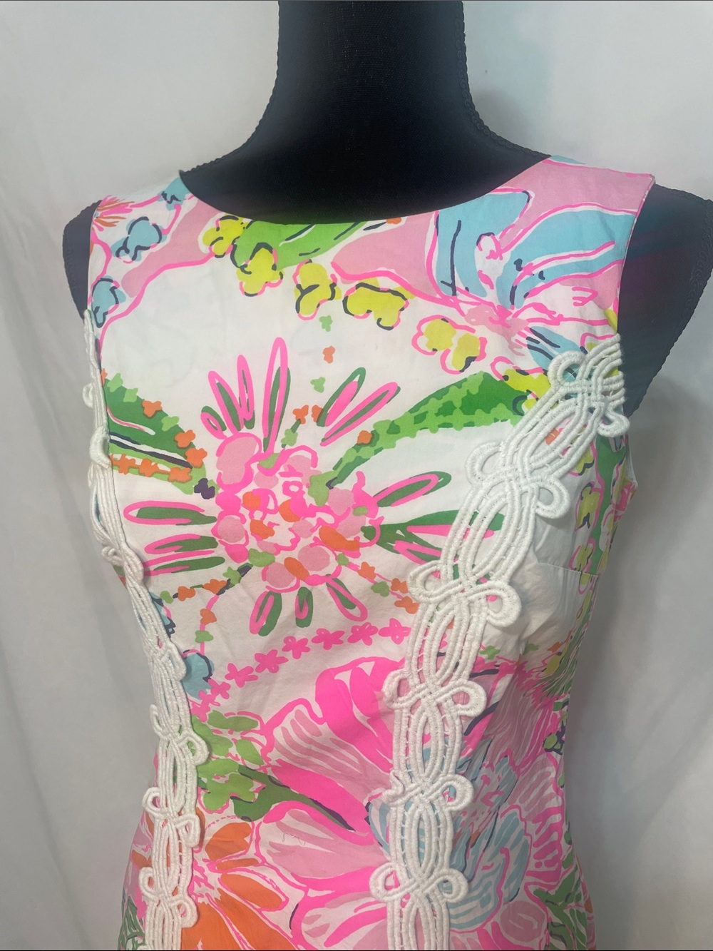 Lilly Pulitzer Sleeveless Shift Dress in Pink and Multicolor. Size 4. Pre-owned. - Picture 2 of 12